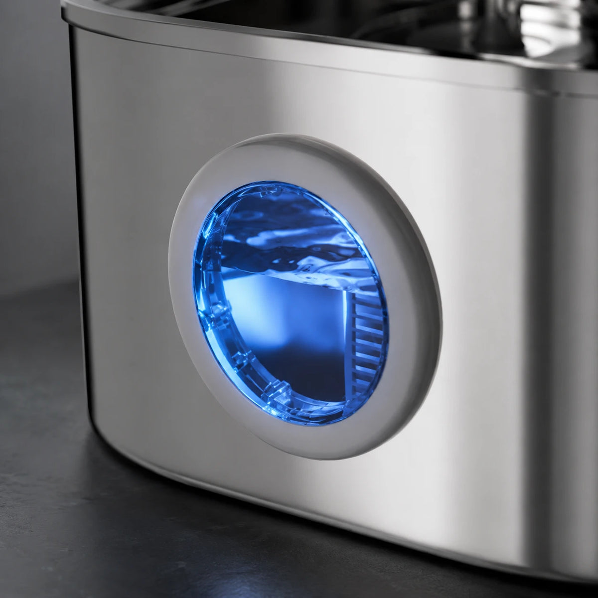 Fontaine inox ovale filet doux à hublot LED 2,2 L - hublot LED niveau d'eau Image