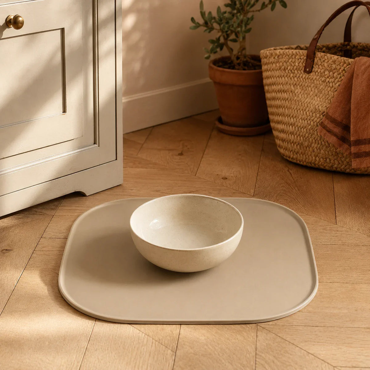 Tapis anti-gaspillage avec gamelle dans une cuisine